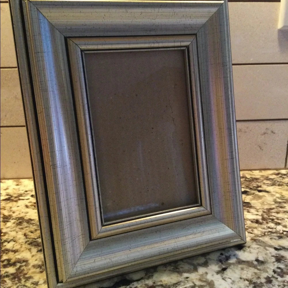Picture Frame Silver Crackle Finish with Black Trim 4x6 New Neutral